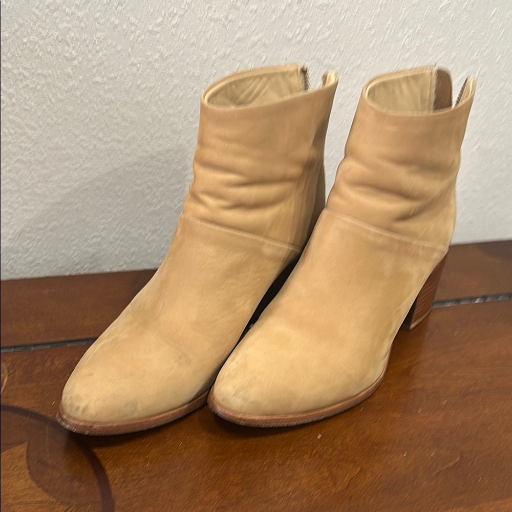 Nisolo Tan Ankle Boots with Relaxed Suede Design